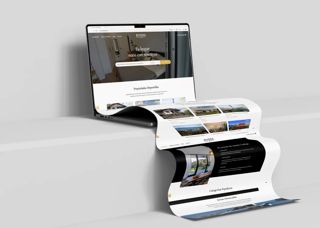 Portátil con la web de Rivera Real Estate y una tira impresa con sus páginas