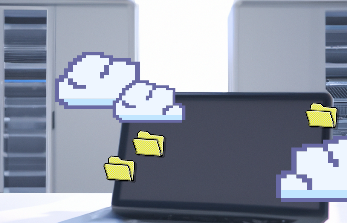 Portatil con torres de Servidores Web de fondo